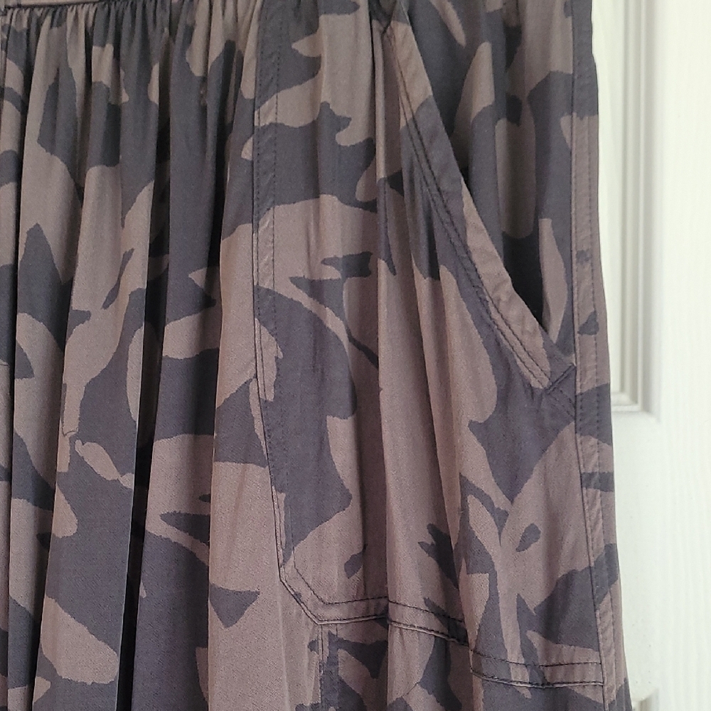 Loft Stylish Black and Brown Skirt - Picture 2 of 7